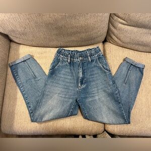 BDG Pull on mom Jean size 25
